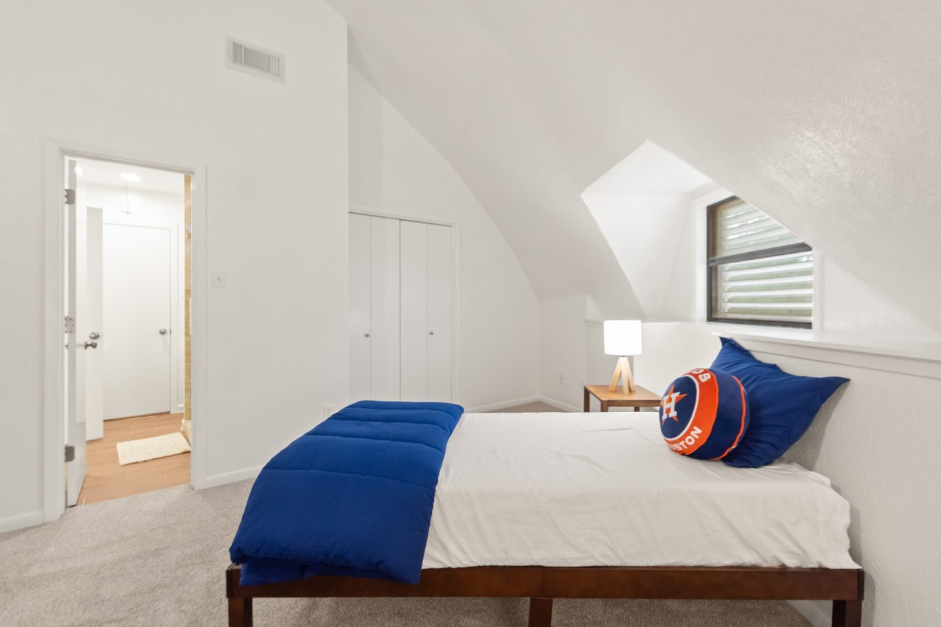 Astrodome - Upstairs Bedroom