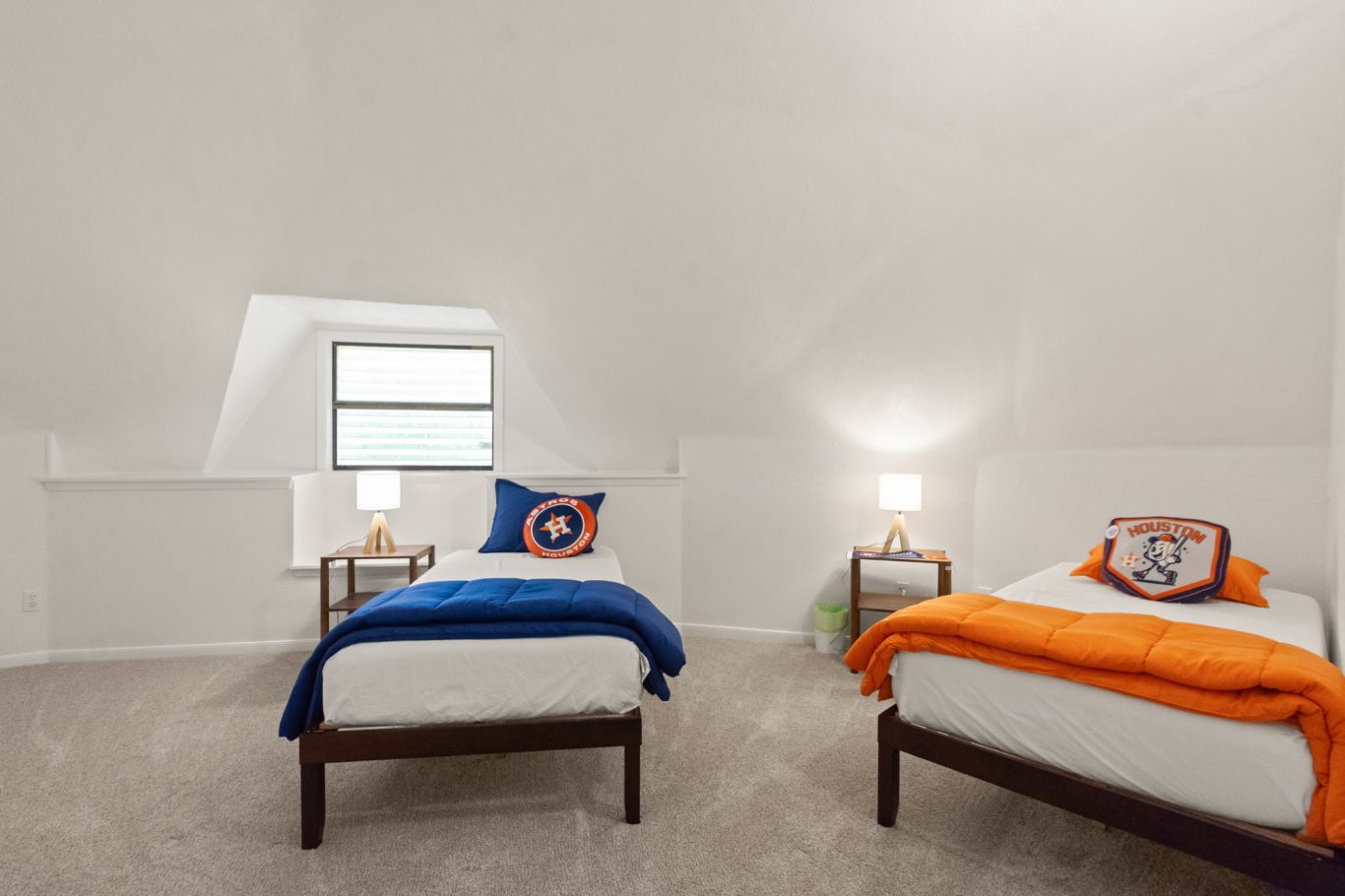 Astrodome - Upstairs Bedroom